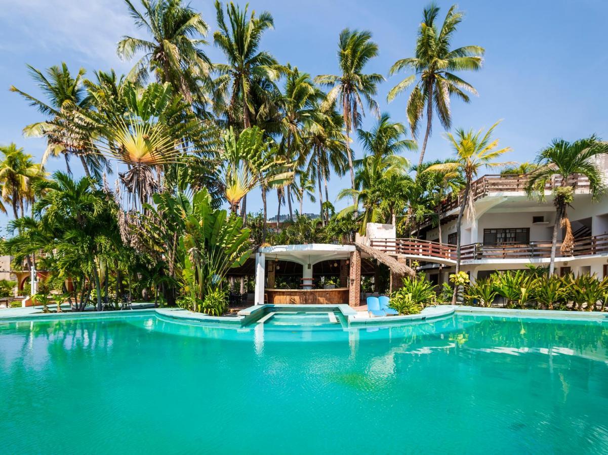Oyo Hotel Sands Barra de Navidad Exteriör bild