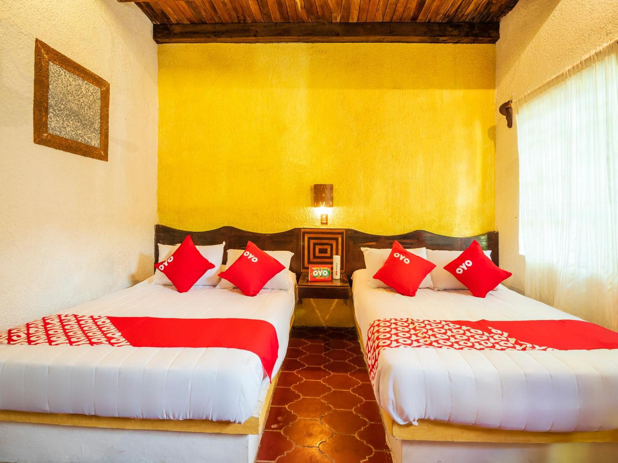 Oyo Hotel Sands Barra de Navidad Exteriör bild