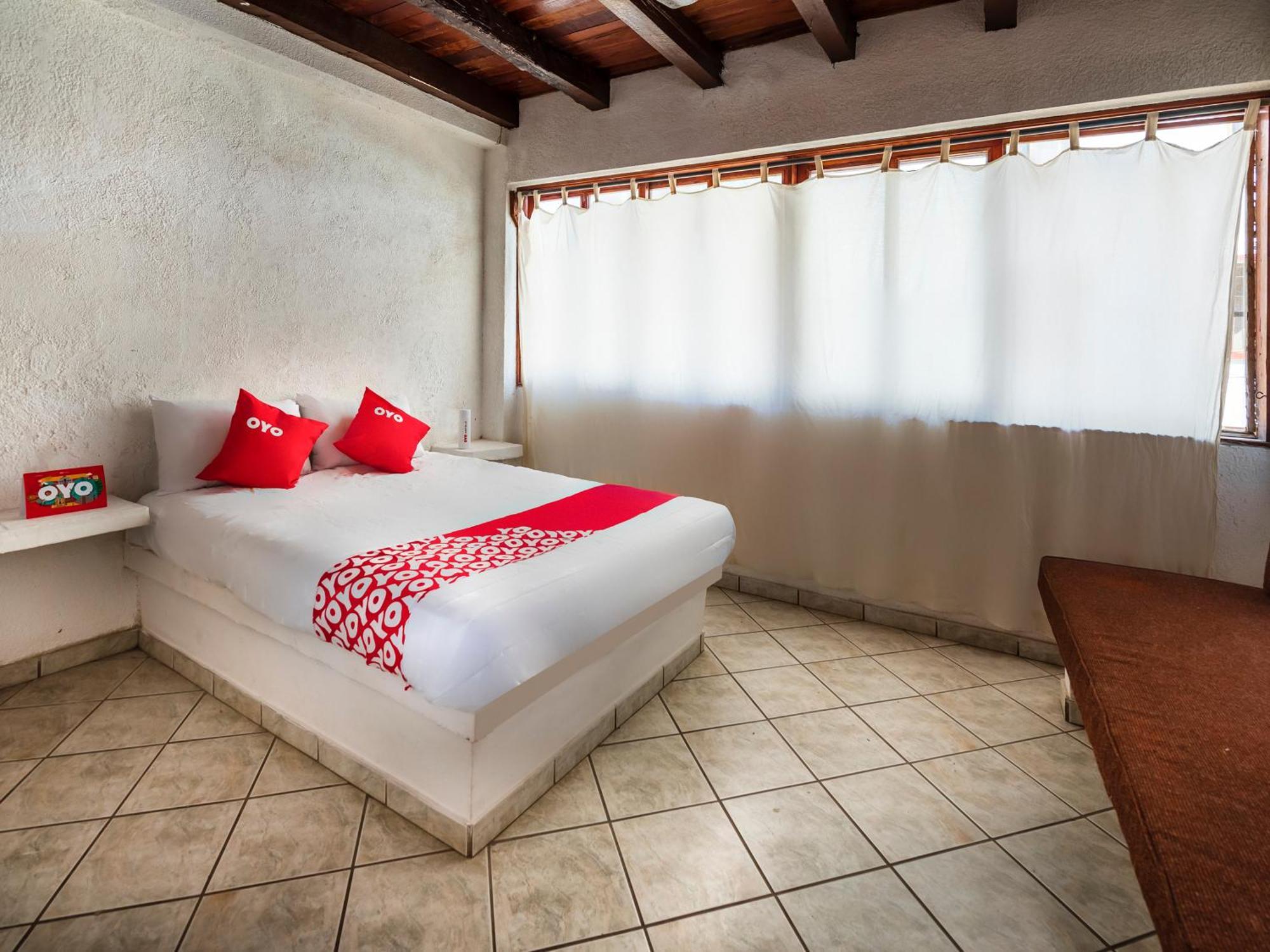 Oyo Hotel Sands Barra de Navidad Exteriör bild